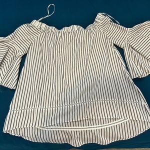 Chelsea 28 Pin Stripe Off the should top size Large